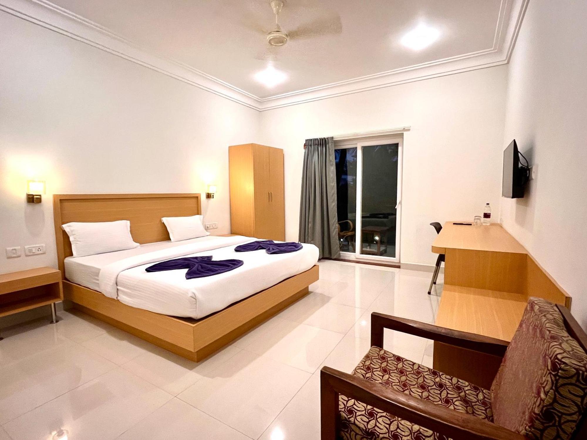 Morjim Sunset Hotel Exterior foto